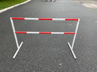 Парковое дорожное уличное пешеходное ограждение "Красная зебра" 2